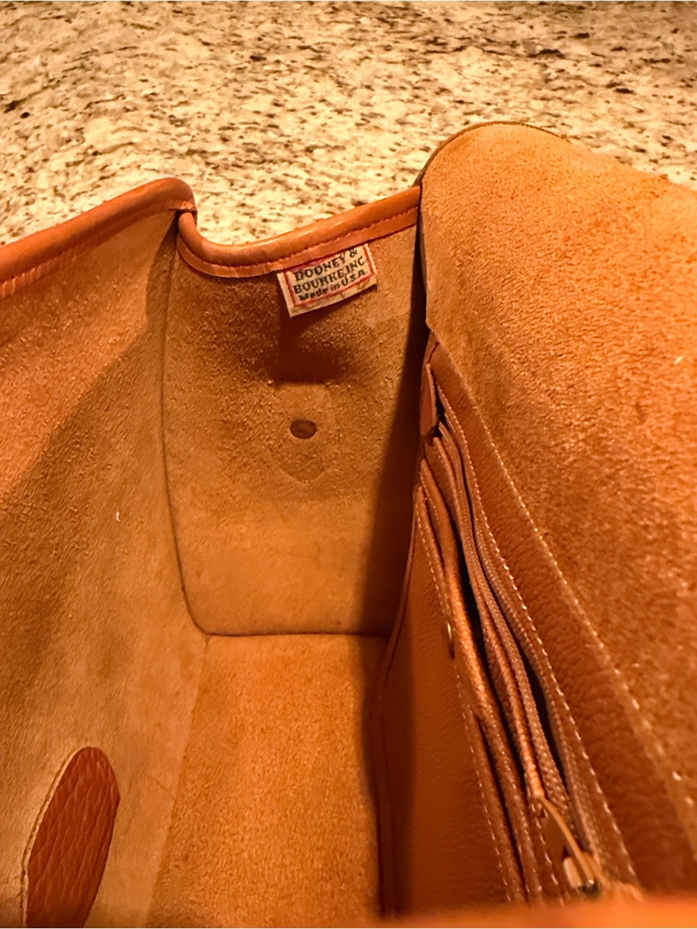Dooney & Bourke 80’s Vintage Essex Shoulder Bag Saddle Tan All Weather Leather - Picture 9 of 16